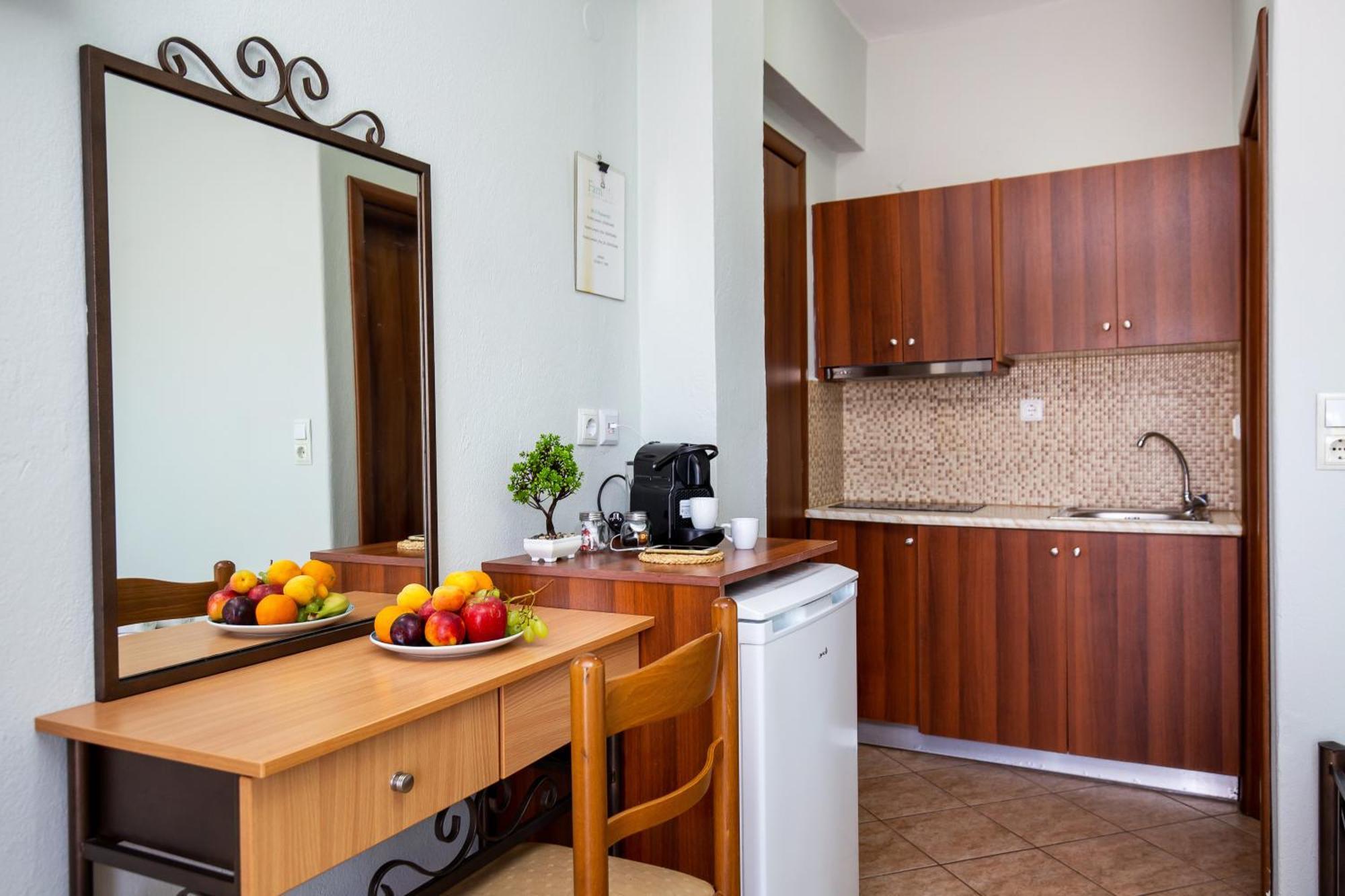 Famelia Studios Lampiris Потос Экстерьер фото